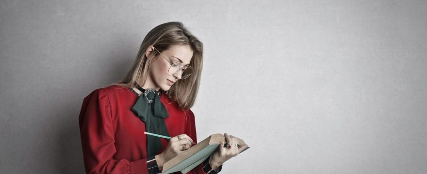 Чим відрізняється блузка від сорочки