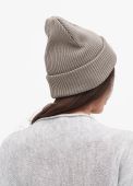 Шапка женская вязаная Only Women бежевая из итальянской шерсти