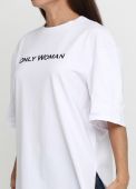 Футболка жіноча Only Women  біла з фірмовим написом спереду (oversize)